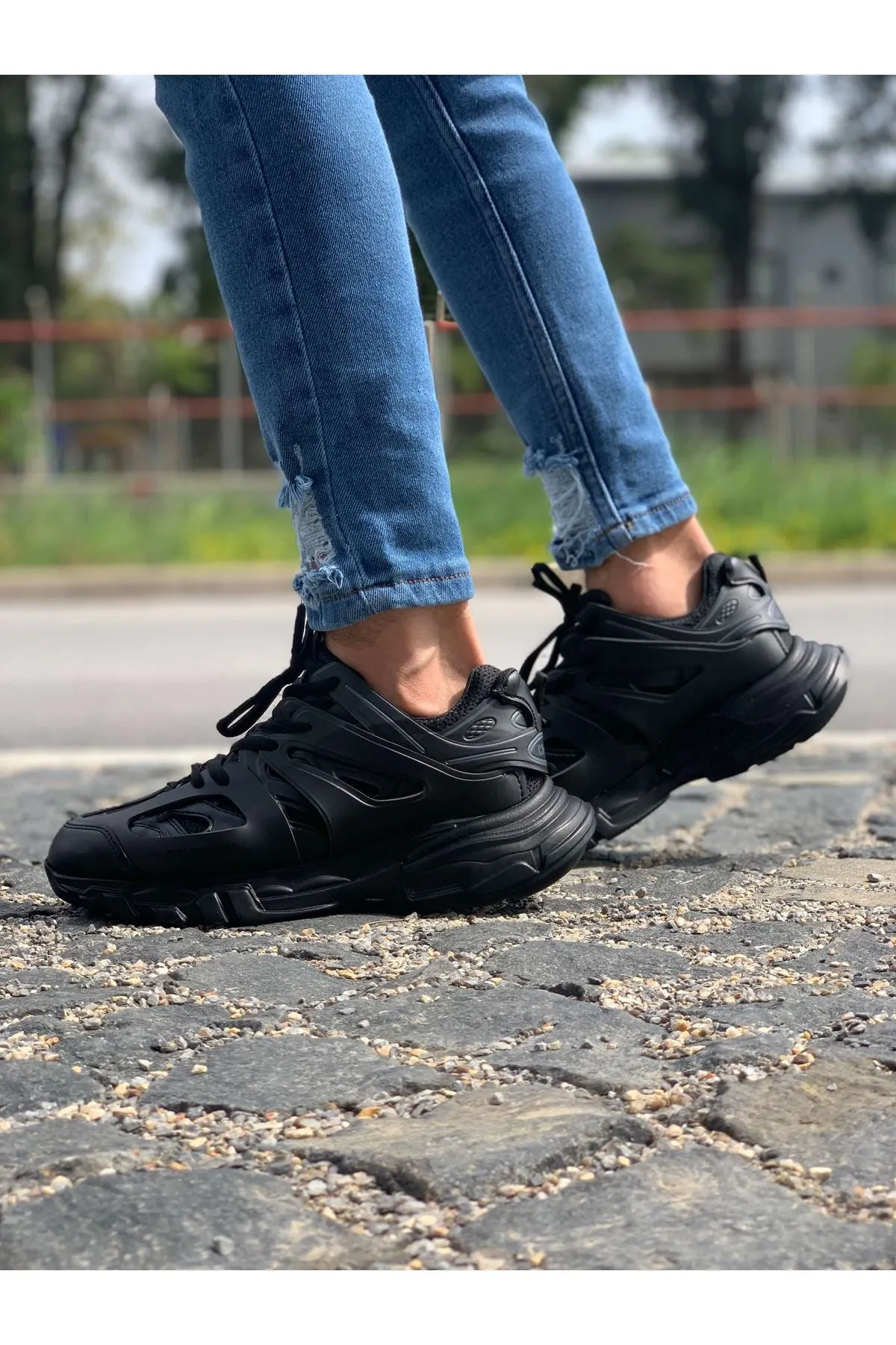 Sneakerjeans Triple Black Sneaker CH301