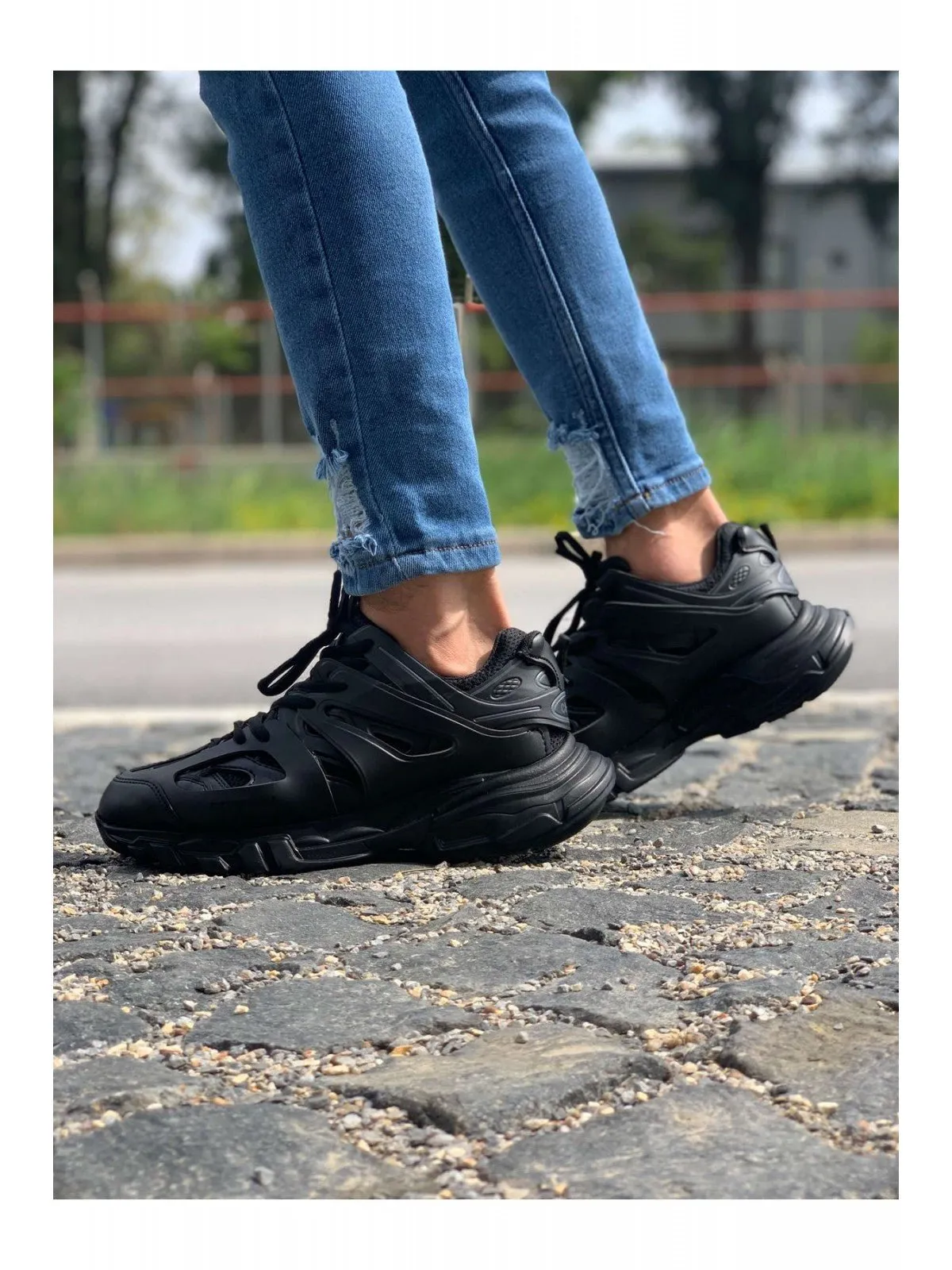 Sneakerjeans Triple Black Sneaker CH301